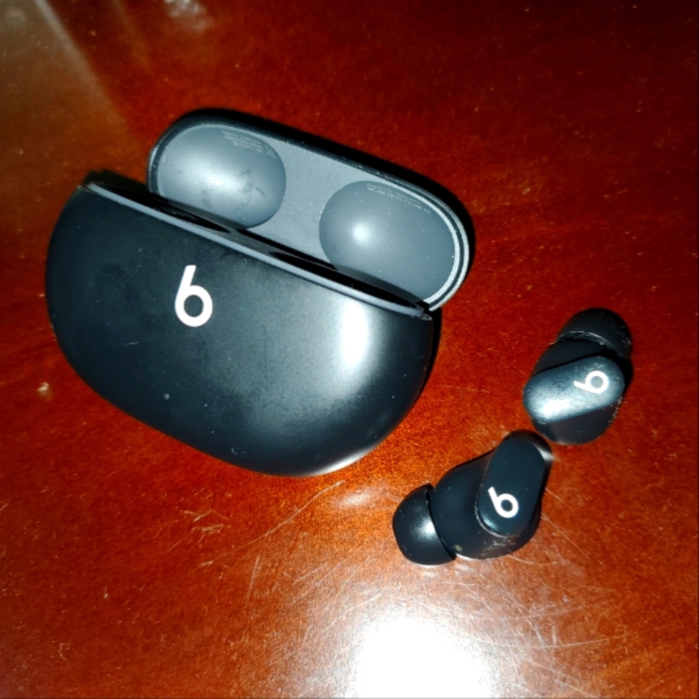 Beats Studio Buds